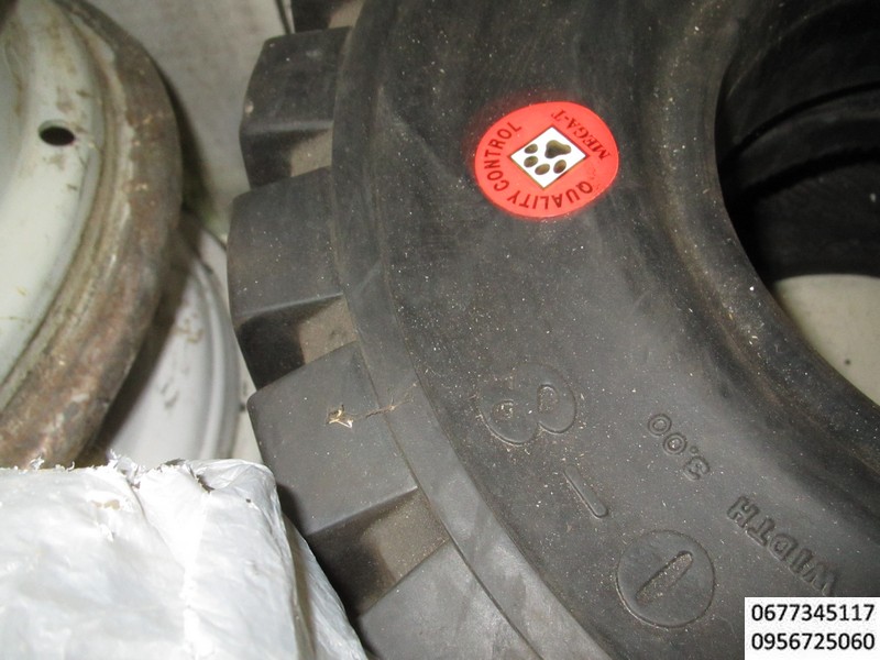 Шины , покрышки , колесо , 5х8 , Шины для погрузчиков 21х8-9 суперэластик
погрузчика   суперэластик mega-tпогрузчик грузоподьемностью 1,6 тонны суперэластик mega-t 